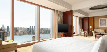 Grand Tower Horizon Club Grand Bund Room - 1 King Bed, at Pudong Shangri-La Shanghai