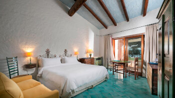 Heritage Superior, Guest room, 1 King, Partial sea view, Garden access, Balcony, at Hotel Cala Di Volpe