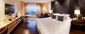 Grand Luxury Room, Sea View, King Bed, at Taj Lands End