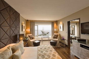 Luxury Suite, Sea View, King Bed, at Taj Lands End