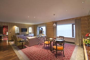 Grand Luxury Suite, Sea View, King Bed, at Taj Lands End