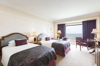 Luxury Room, Sea View, Twin Bed, at Taj Lands End