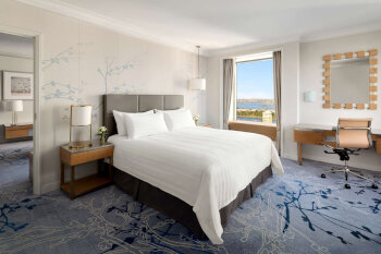 Horizon Club Opera House City Room, King Bed, at Shangri-La Hotel Sydney