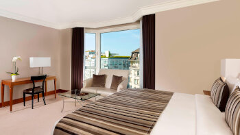 Grand Superior room, Larger Guest room, 1 King, City view, at Hotel President Wilson