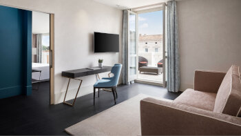 Privilege Suite, 1 Bedroom Signature Suite, 1 King, City view, at Hotel Sina Bernini Bristol