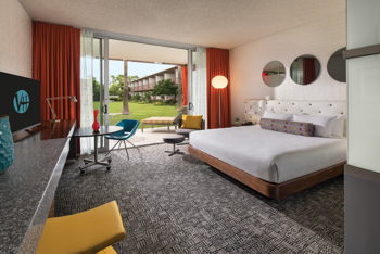 Signature King, at Hotel Valley Ho