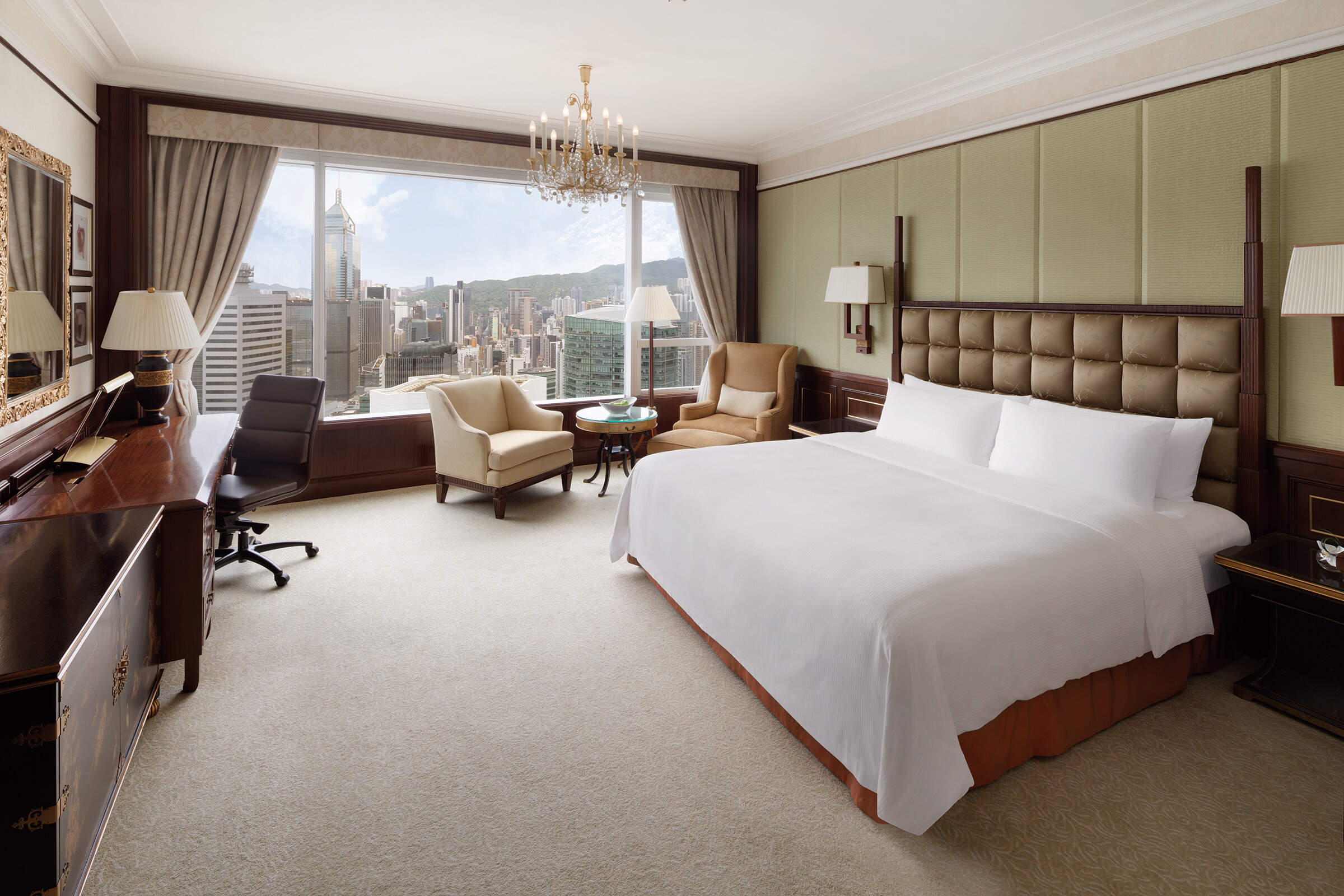 Deluxe Harbour View Room King, at Island Shangri-La, Hong Kong