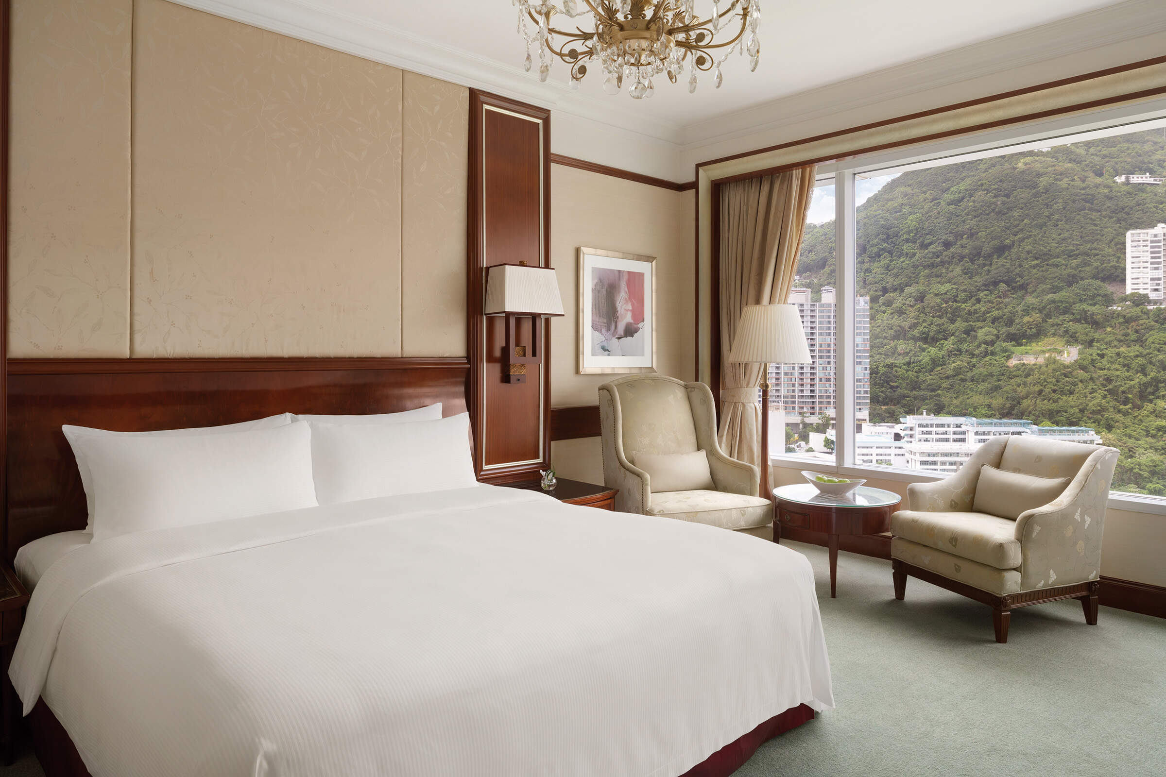 Deluxe Peak View Room King, at Island Shangri-La, Hong Kong