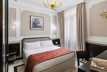 Deluxe Room, at Baglioni Hotel Regina