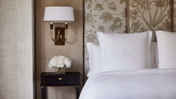 ADA Accessible, Deluxe Accessible Room with Roll-In Shower, King, at Four Seasons Hotel Boston