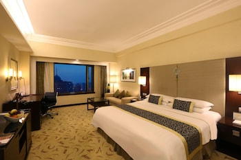 Horizon Club Room, King Bed, at Shangri-La Hotel Dalian