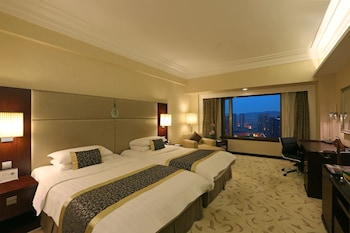 Superior Room, 2 Twin Beds, at Shangri-La Hotel Dalian