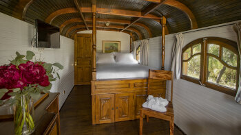 Gipsy Caravan, King Bed, Lake View, at Mas de la Fouque