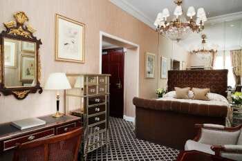 Classic Queen Room, at Hotel d