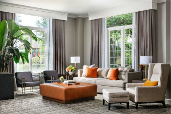 Inn at Chateau: Deluxe King Corner Suite, at Chateau Elan Winery & Resort