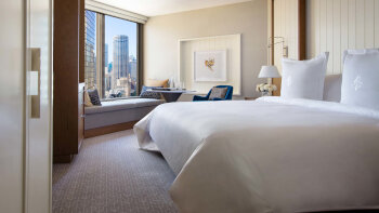 Deluxe City Accessible Room Queen, at Four Seasons Hotel Sydney