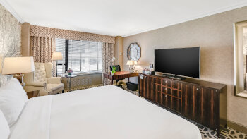 Deluxe King, Guest room, 1 King, at The Madison Hotel