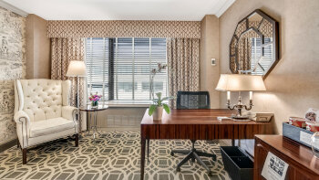 Executive King, Guest room, 1 King, at The Madison Hotel