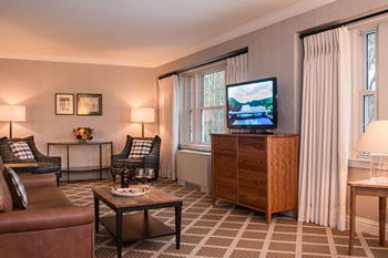 Suite, 1 King, at Hanover Inn Dartmouth