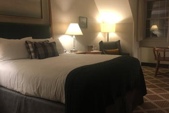 1 Queen Bed, at Hanover Inn Dartmouth