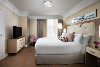 King Parlor Suite, at Hotel AKA Back Bay