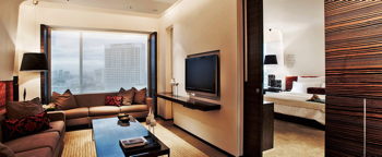 Avantec Suite 1 Bedroom Suite, 2 Twin/Single Bed(s), City view, Corner room, at Le Meridien Bangkok