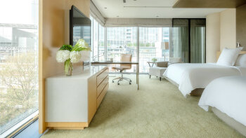 Deluxe Premier Room, at Four Seasons Hotel Tokyo at Marunouchi