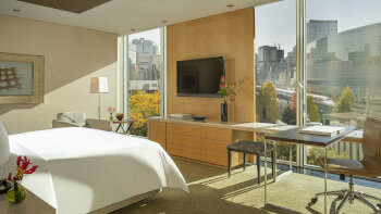 Premier King, at Four Seasons Hotel Tokyo at Marunouchi