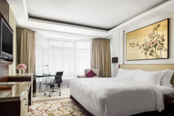 Superior City View Room, Twin, at The Langham Hong Kong