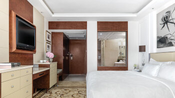 Superior Courtyard View Room, King, at The Langham Hong Kong