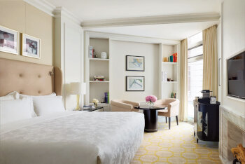 Deluxe Courtyard View Room, Twin Beds, at The Langham Hong Kong